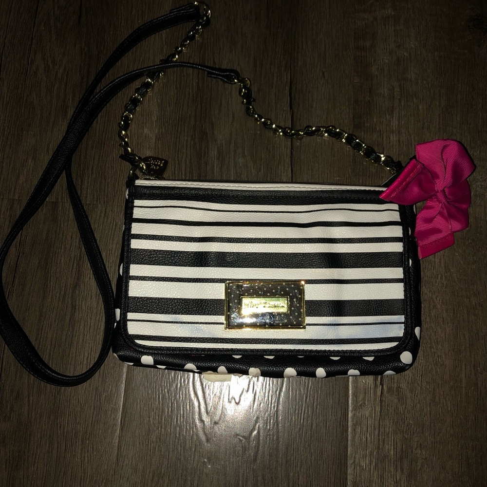Betsey Johnson pues